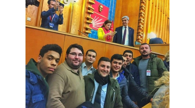 CHP Silivri İlçe teşkilatı üyesi Murat Berk, annesini ve üvey annesini silahla ateş ederek öldürdükten sonra intihar etti.