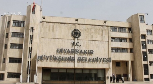 Diyarbakırda mimari facia! Kayyumun yaptırdığı heykeller alay konusu oldu