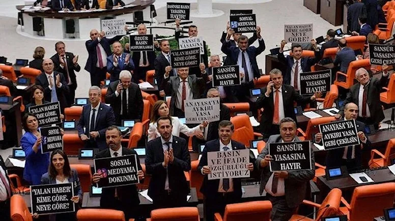 Sansür Yasası Resmi Gazete'de yayımlandı