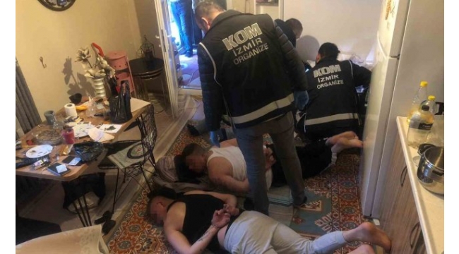 İzmir'de Akbaba Operasyonu! İcra Satış Müdürü ve Zabıt Katibinin de bulunduğu suç örgütü çökertildi! İzmir'de Akbaba Operasyonu! İcra Satış Müdürü ve Zabıt Katibinin de bulunduğu suç örgütü çökertildi!