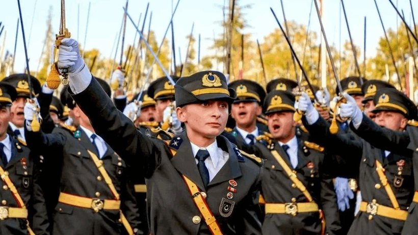 Teğmenlerin Kılıçlı Yeminine MSB'den İnceleme