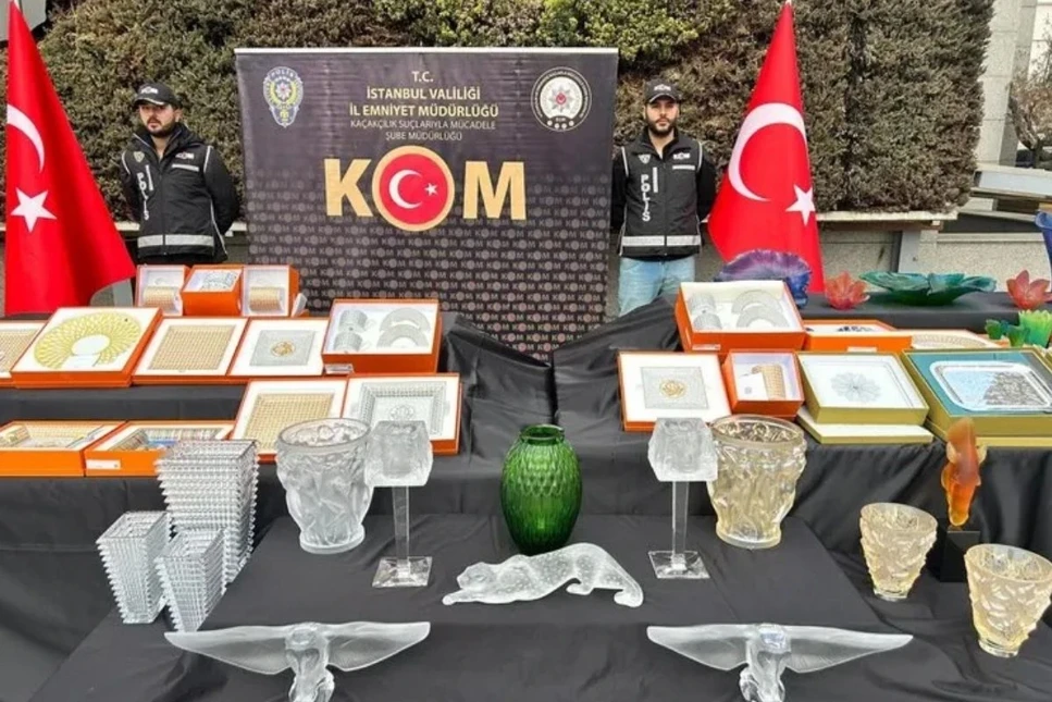 Bebek'in kaçak tarifesi: 15 bin Euro'ya vazo, bir milyon liraya avize