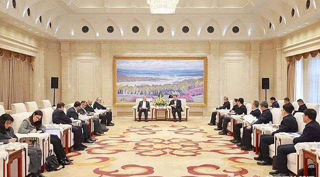 Ticaret Bakan Yardımcısı Mahmut Gürcan, Urumçi'de Çinli Yetkililerle Görüştü 