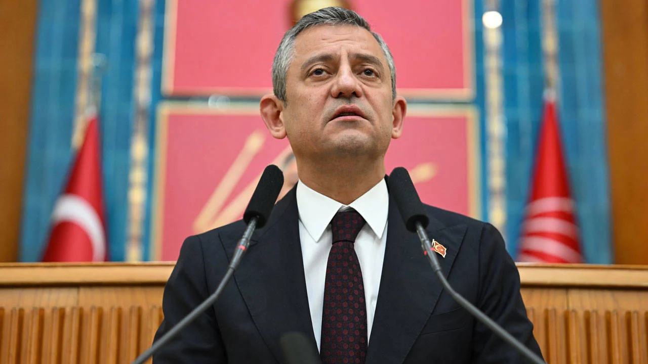 Özgür Özel'den 'iç cephe' çıkışı: "Önce demokrasi önce adalet"