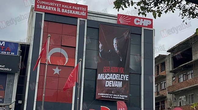 CHP Sakarya'da şok! Kılıçdaroğlu Sakarya örgütünü görevden almadı .İl Başkanı Özgür Özel'i destekliyorum "